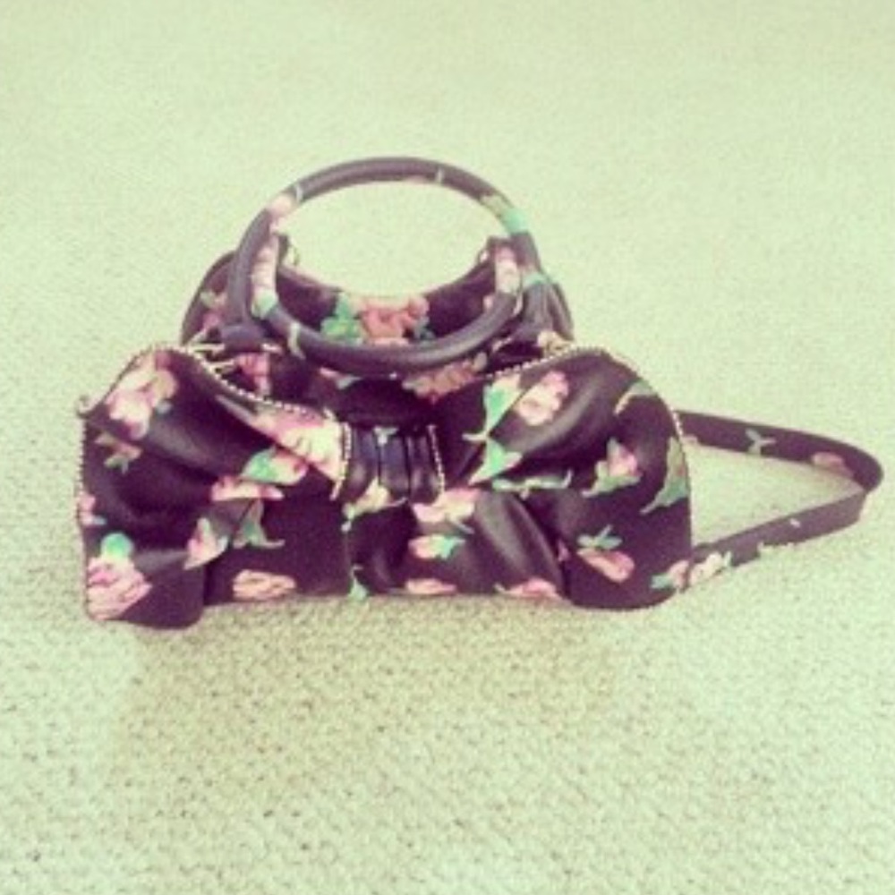 Medium crossbody